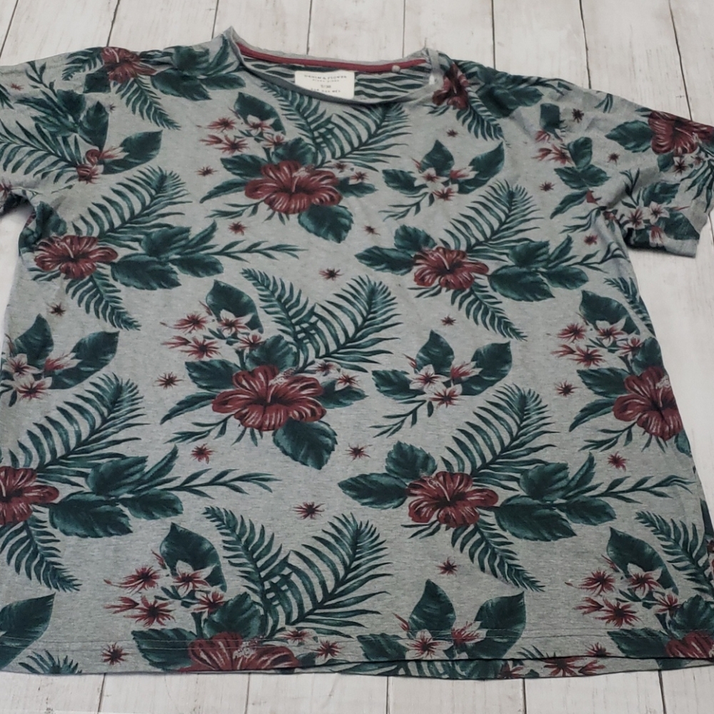 denim and flowers gray floral tshirt size small